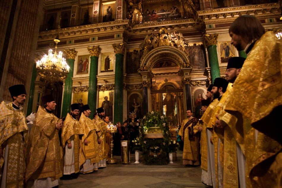 Главные рождественские службы в храмах Санкт-Петербурга в 2025 году